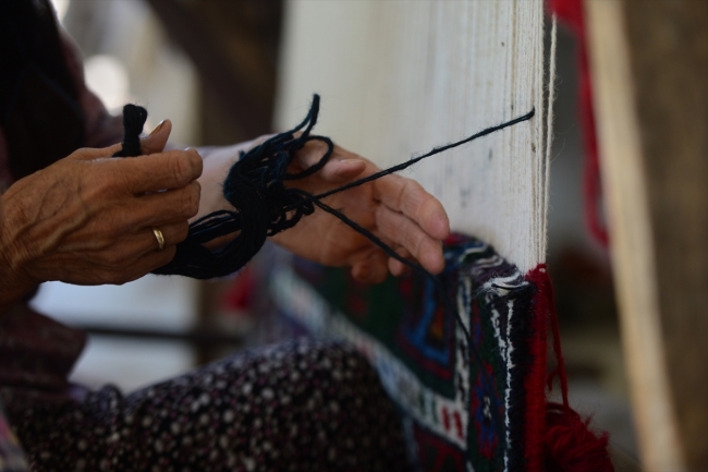 Yörük kültürünün mirası halı dokumacılığını teknolojiye inat yaşatıyor